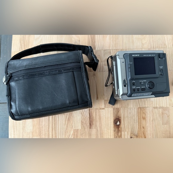 Sony Mavica Digital Camera 3.5” Disc Vintage MVC-FD7 10X Zoom, w/Flash, and Case - Picture 3 of 12